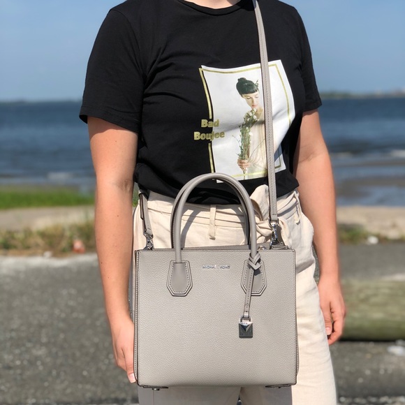 🎁Michael Kors Mercer Accordion Pebble Leather Tote - Picture 11 of 11